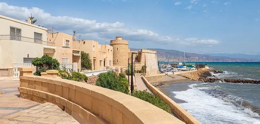 Imagen de la Playa de Roquetas de Mar en Almería. Inmobiliaria en Roquetas de Mar Look and Find.